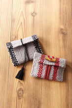 Load image into Gallery viewer, Clover Mini Weaving Loom
