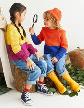 Load image into Gallery viewer, Sirdar Pattern 2589: Jumpers and Hat