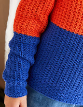 Load image into Gallery viewer, Sirdar Pattern 2589: Jumpers and Hat